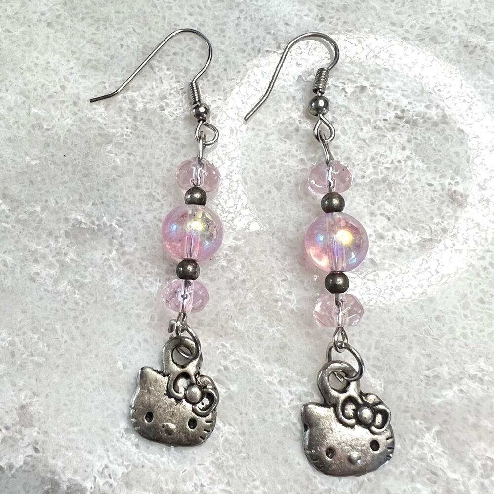 Vintage 2006 Hello Kitty Sanrio Pink Beaded Dangle Earrings Y2K Kawaii